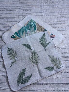 2 vintage washcloths/ face cloths. Small size towels. Vintage retro Cotton